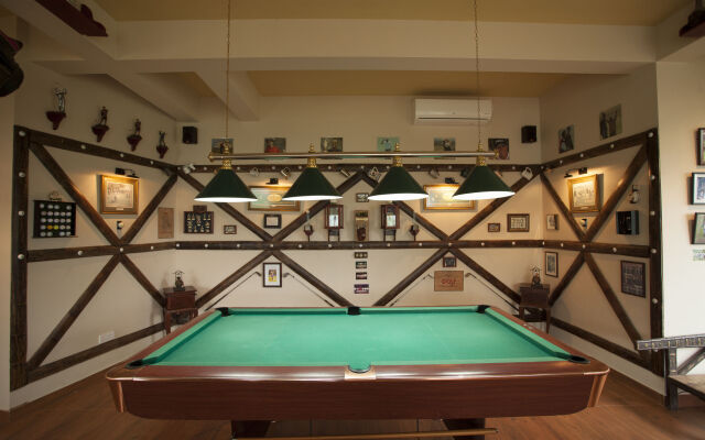 The Albatross, Kandy