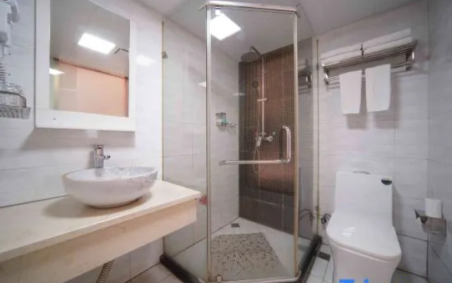 Caifeng Boutique Hotel (Xihu Ding'an Road Subway Station)