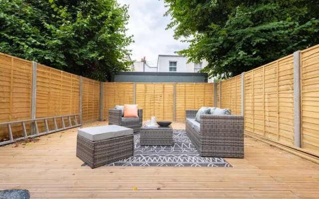 The Brixton Hill - Modern & Bright 2BDR Apartment with Garden