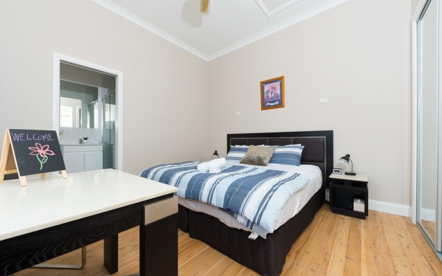 Studio Cottage At The Wines – Guest Rooms – Aberdare