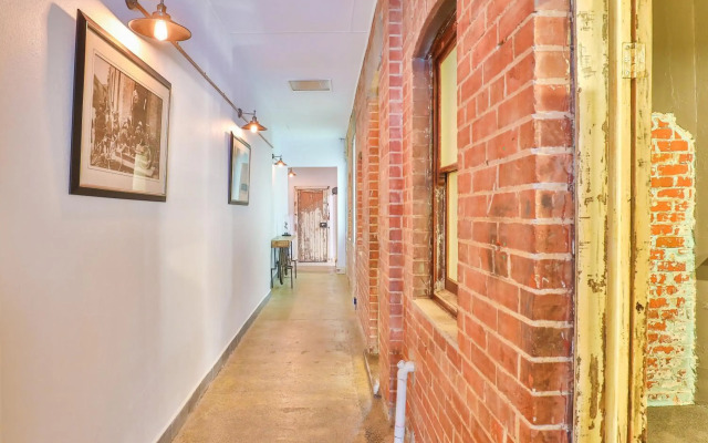 Indulge Apartments - Eighth Street