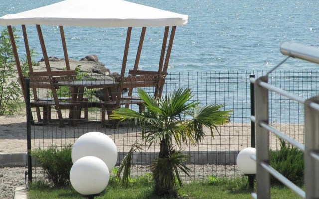 White Sails Apartments