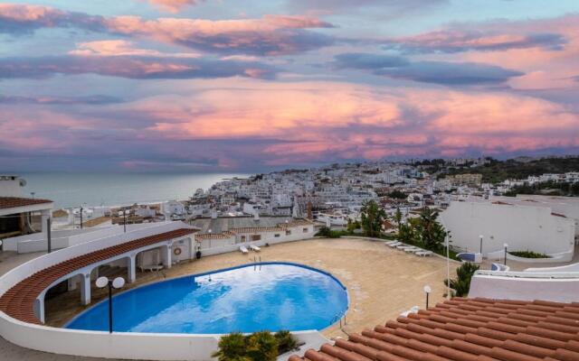 Luxurious Seaview Apartment with pool 5min Beach