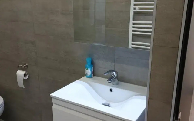 Studio 105 op zeedijk met frontaal zeezicht 1ste verdiep