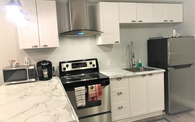 Esther's Place-Carleton Place Downtn Apartment