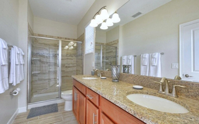 Storey Lake-5 Bedrooms Home W/pool-1650st Home by Redawning