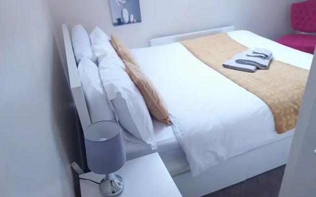 Leeds Cute 1 bed Apt, Garden, Free Wifi & Parking