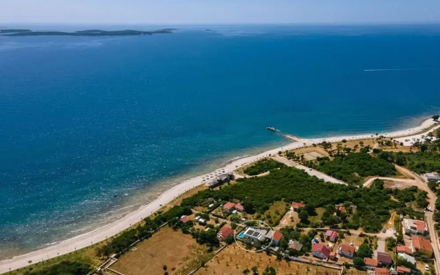 Villa for two Person With Pool in Peroj