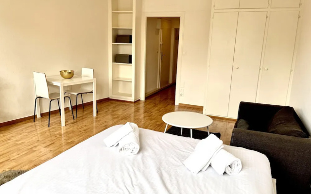 Yooneet Boutique Studio 2' Train Station – Guest Rooms – Geneva