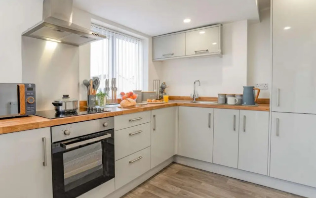 3-bed 5-6 Berth Modernised Bungalow!