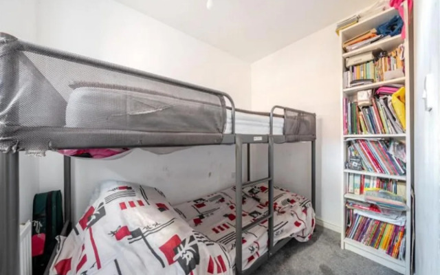 Lakeview House - Sleeps 6, Garden & Free Parking