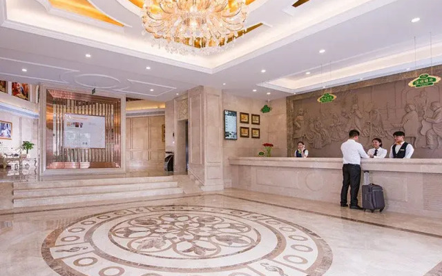 Vienna Hotel Shenzhen Dalang Clothing Base