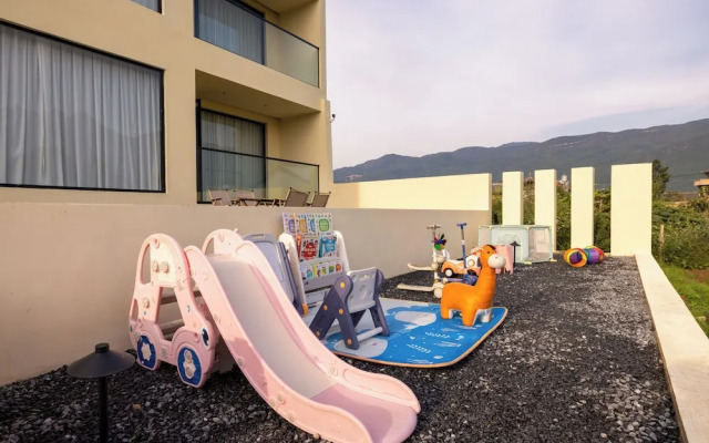 Floating Life Boundless Wild Resort