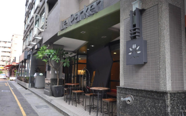 CHECK inn Express Taichung Fengchia