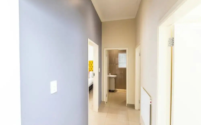Modern Executive Unit