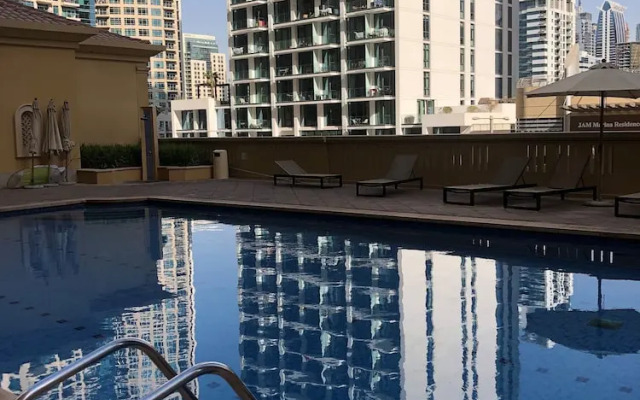 Luxury Waterfront Apartment with Beach Access