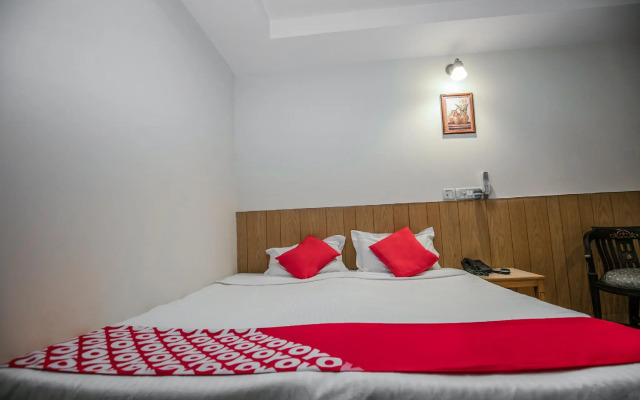 OYO Flagship 15411 pachim vihar metro station