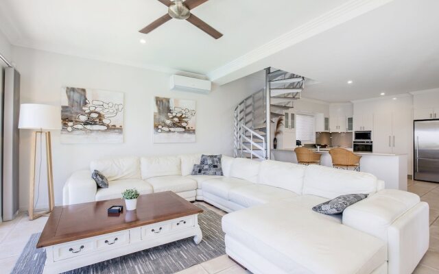 Lakehouse Family Oasis