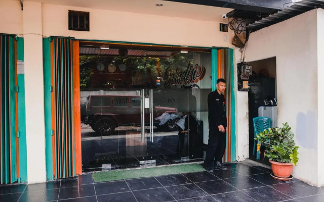 Reddoorz Plus near Makassar Town Square