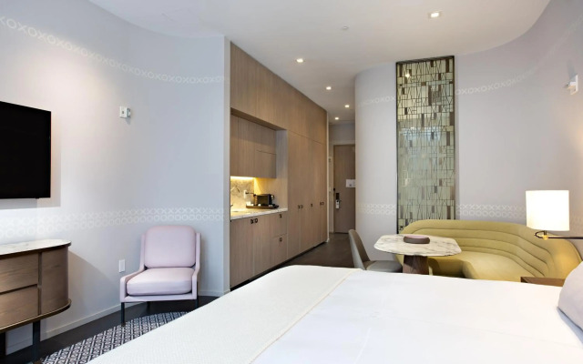 SLS LUX Brickell