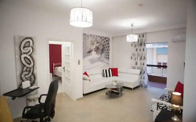 Cozy Apartment With sea View Next to Marina Zeas
