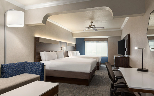 Holiday Inn Express and Suites Bakersfield Central by IHG