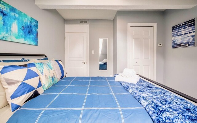 Charming 2BR Apartment In Downtown Hamilton