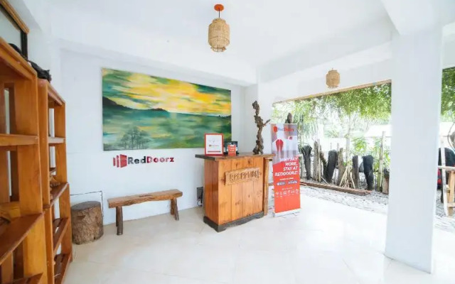 RedDoorz @ Sabang Beach Baler