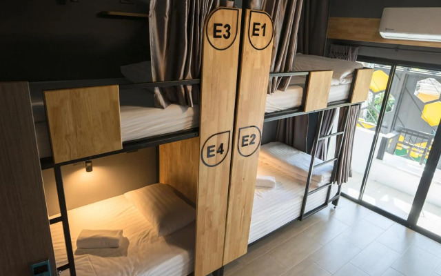 Ray Coffee Bar & Hostel - Adults Only