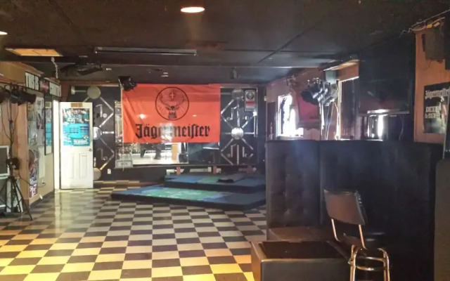 Airport Motor Inn Lounge/Package Store