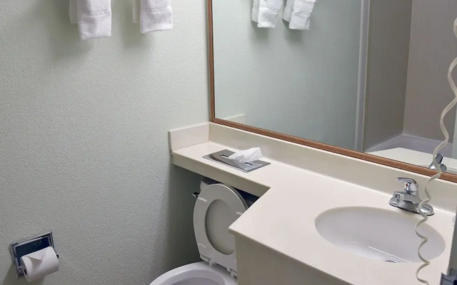 Quality Inn & Suites Metro