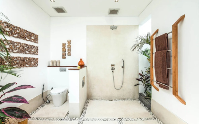 Dreamy 5BR Haven, 200m to Berawa's Blissful Beach