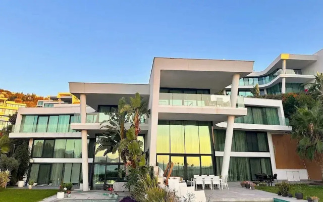 Private Sea-View Residence