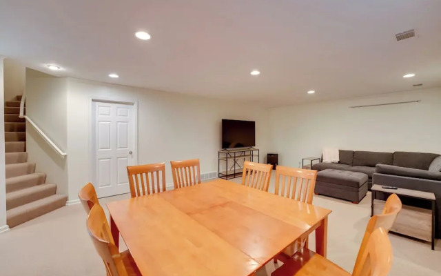 Holland Home: Walk to the Beach!