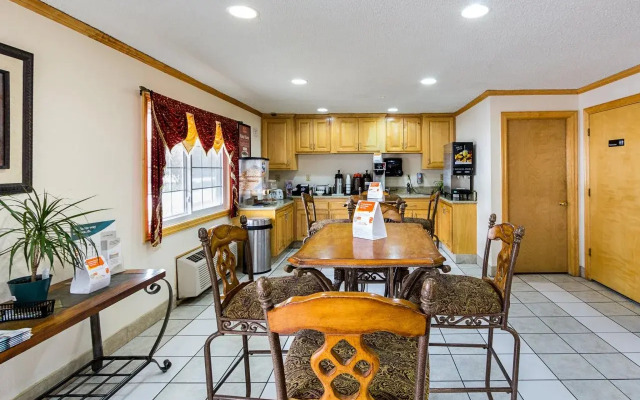 Econo Lodge West Dodge Omaha