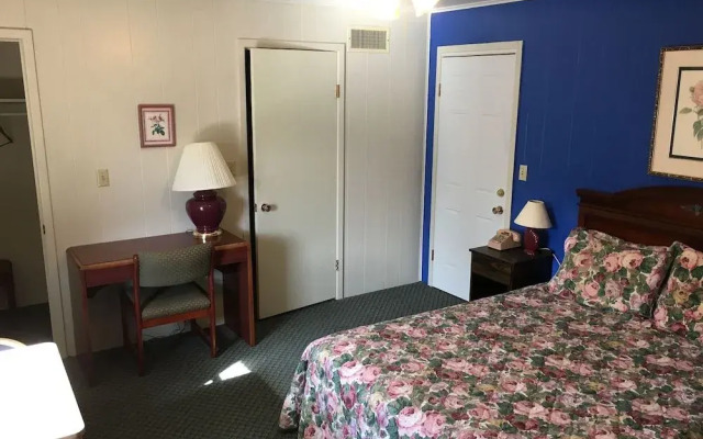 Azure Hills Inn & Suites