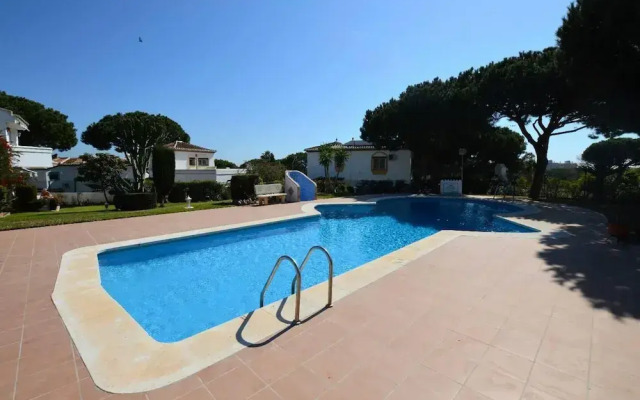 Calahonda - Sleeps 6 - Parking - Garden - Pool