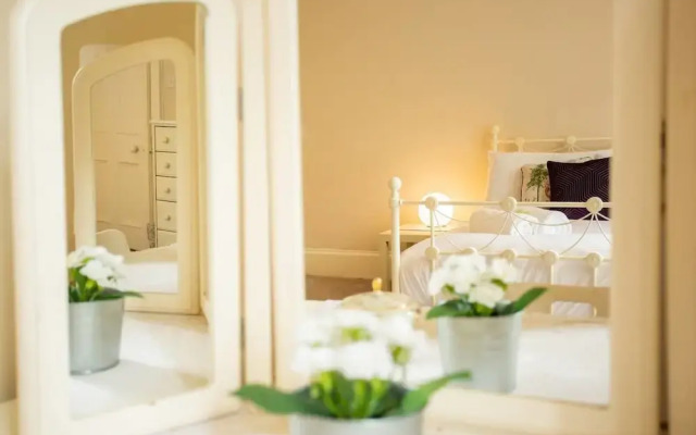 3 Bed Luxury West end Apt - Sleeps 6!