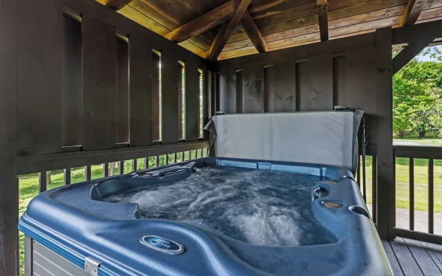Cabin w/ Hot Tub, Theater & Games!
