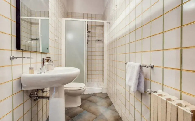 Elegant and Large 2 bed Flat Near P.zza Barberini