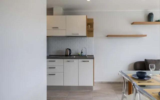 Modern Condo near the Beach - NV5
