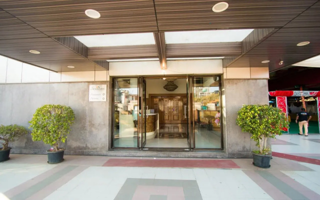 Seasons Hotel