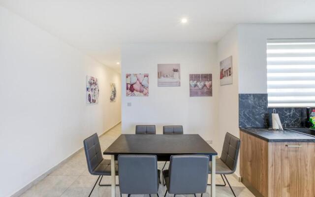 Stunning Apartment with pool-Hosted by Sweetstay