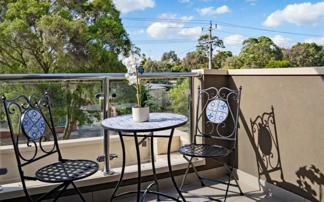 AUJOY 4 Bed  Townhouse Glen Waverley