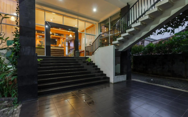 RedDoorz Premium @ Ampera Raya 2