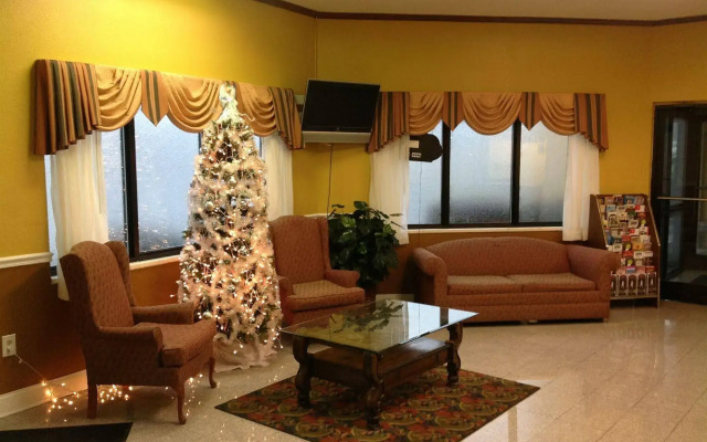 Colonial Inn & Suites /Airport/Graceland
