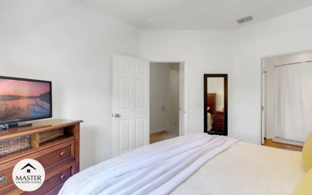 4 Bedroom Lucaya Village Townhouse by RedAwning