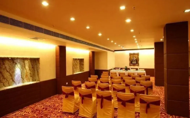 Taurus Sarovar Portico