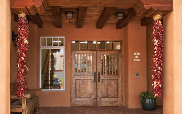 Piñon Court By La Fonda