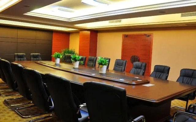 Harmonious Dunpu Hotel